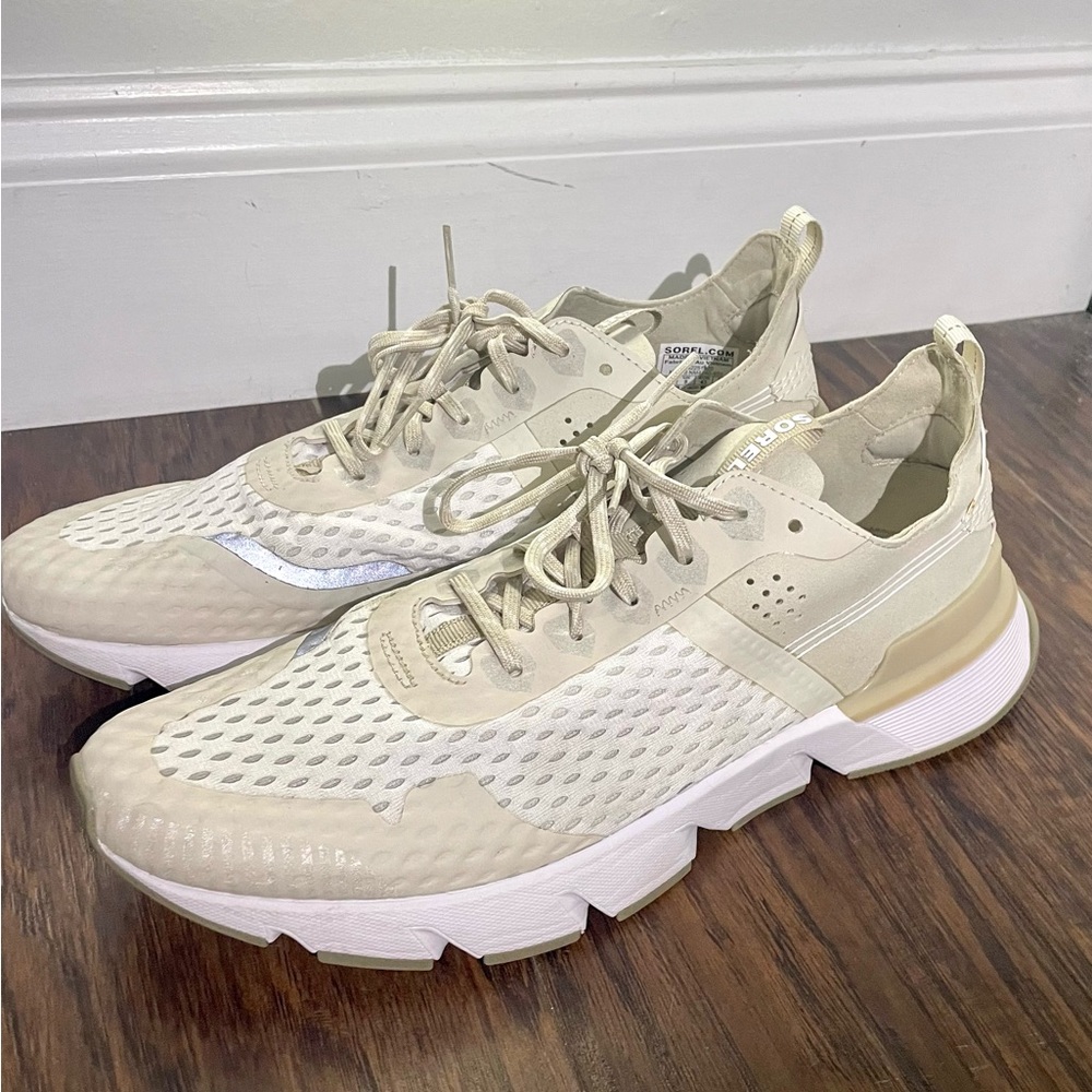 Breatheable Sorel Men’s Kinetic rush mesh sneaker fawn white size 10